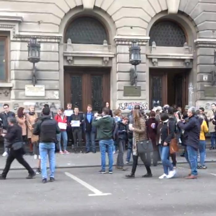 Protest la Guvern. Grefierii ies în stradă pe termen NELIMITAT