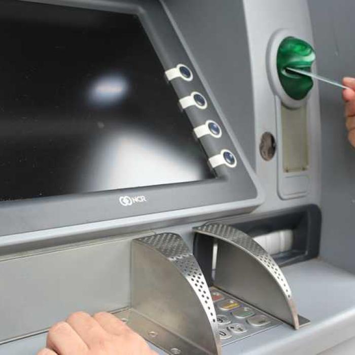 Un român PÂNDEA italienii la BANCOMAT. A făcut însă o "greșeală" de ÎNCEPĂTOR