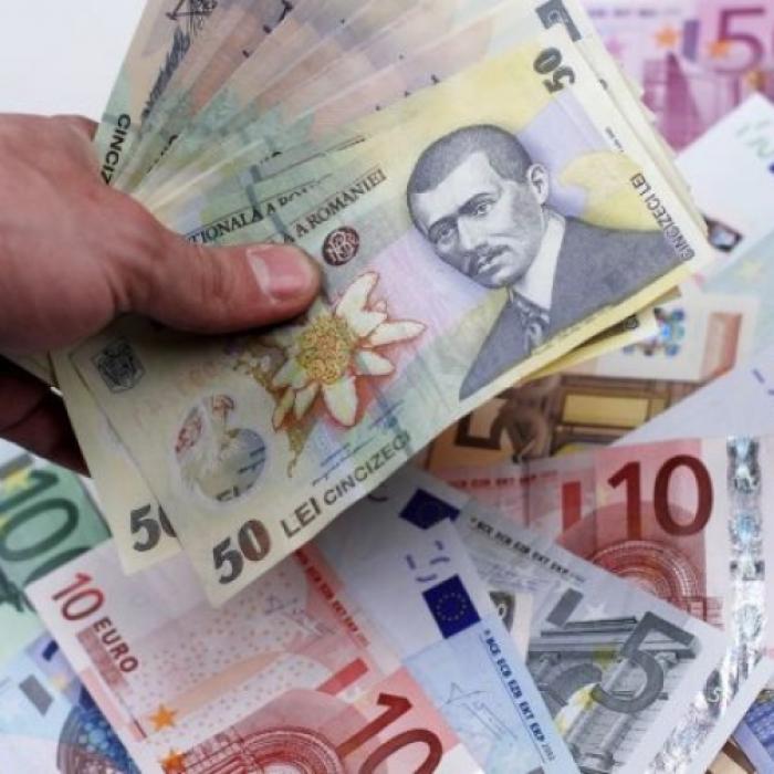 Dolarul atinge cel mai mare nivel din ultimii doi ani