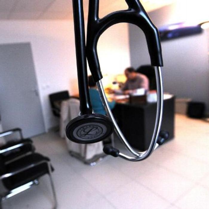 Italia. Trei ROMÂNI au furat MII de euro de la italieni. Se dădeau drept MEDICI