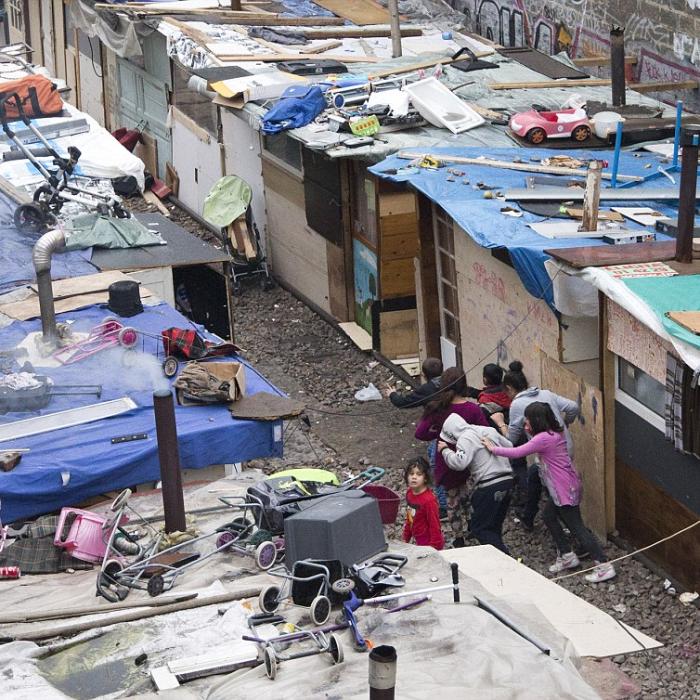 Paris. Măsuri după atacul asupra taberelor de ROMI. Autorităţi: "Nu au RĂPIT copii"