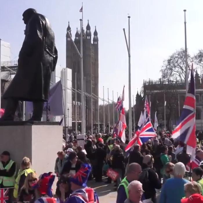 Protest MASIV la Londra. Mii de oameni în stradă, după decizia Parlamentului. VIDEO