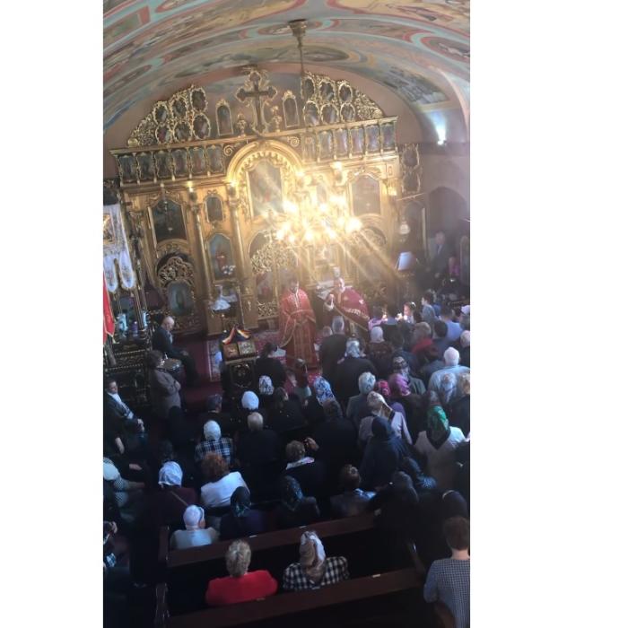Politică în BISERICĂ. Preot: "Iohannis nu are CRUCE pe biserica pe care o reprezintă, are un buzdugan"