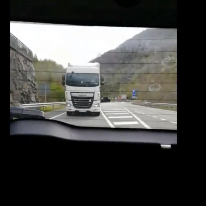 Spania. Șofer român de TIR, PRINS după ce a furat motorină. A condus 19 ore FĂRĂ OPRIRE
