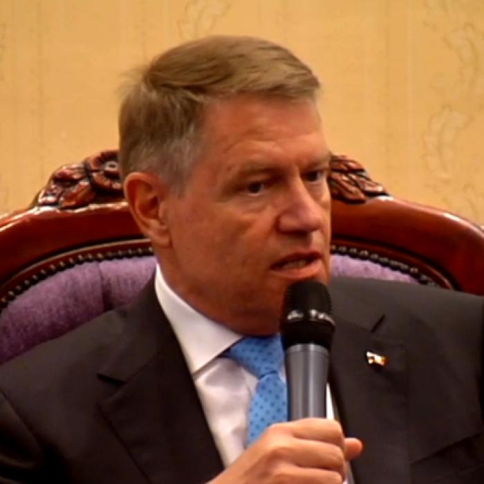 Iohannis cere REEXAMINAREA legii privind catalogul școlar online