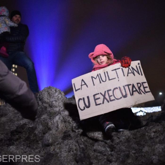 OUG 13, care a scos MII de oameni în stradă, ÎNGROPATĂ de tot. Decizia CCR