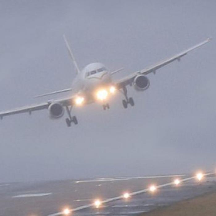 Nepal. Un avion a lovit două elicoptere. Trei oameni au murit