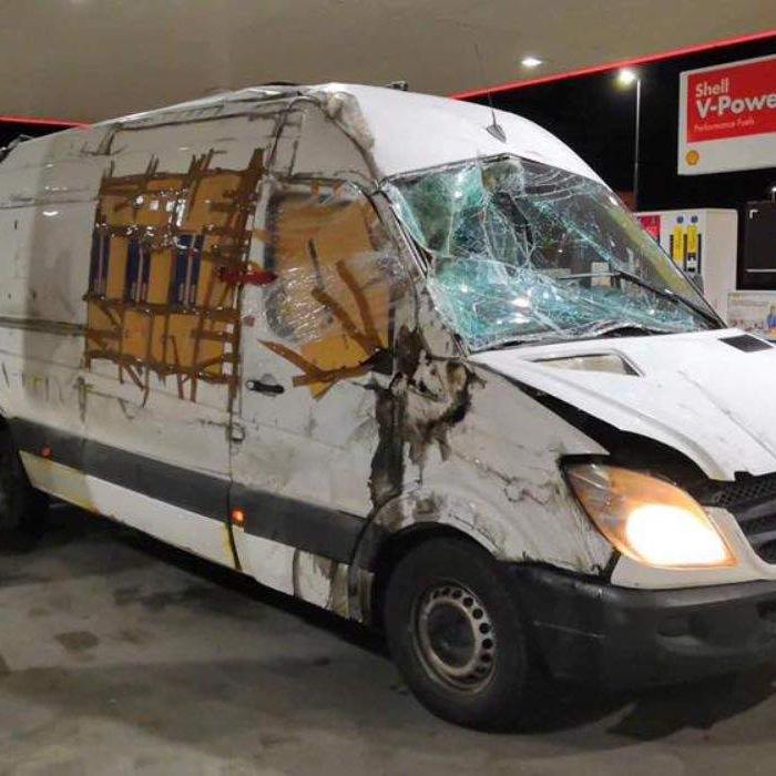 Ungaria. Un șofer ROMÂN, implicat într-un ACCIDENT. Microbuzul a fost făcut PRAF, dar a venit pe roți în țară (FOTO+VIDEO)