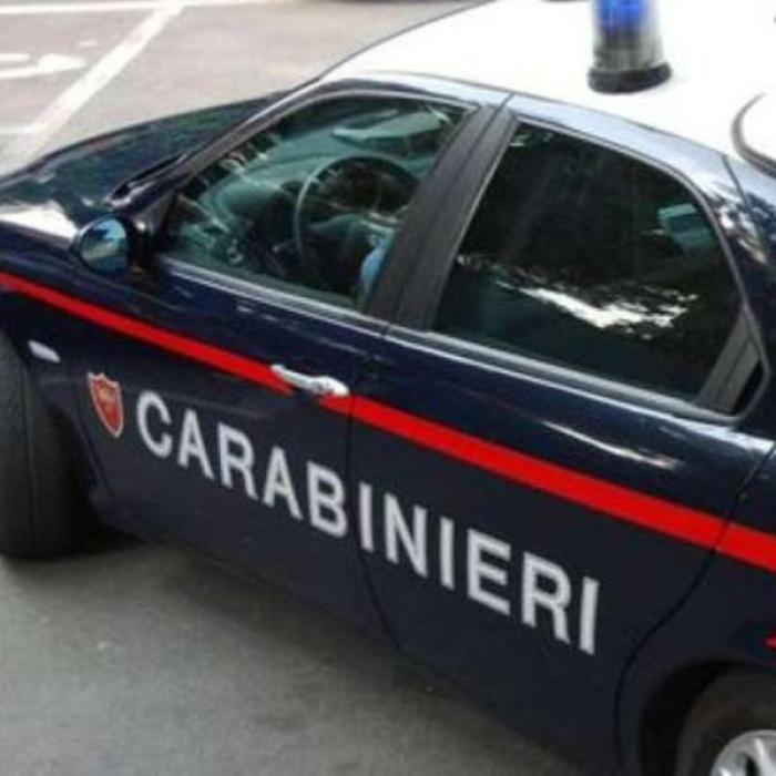 Italia. Român arestat pentru două perechi de pantofi. Lăsat de izbelişte de complicele său