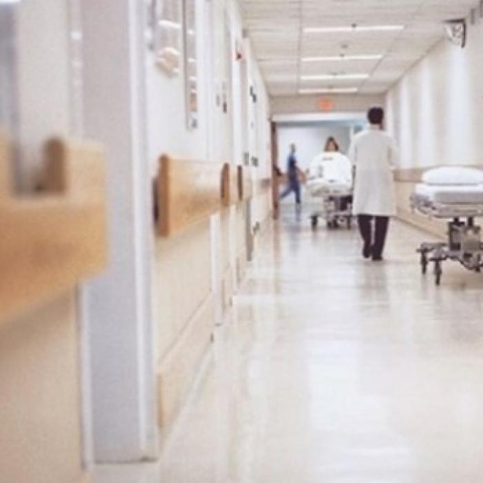 Italia. Tragedie în familia unor români. Un tânăr a CĂZUT de la etaj