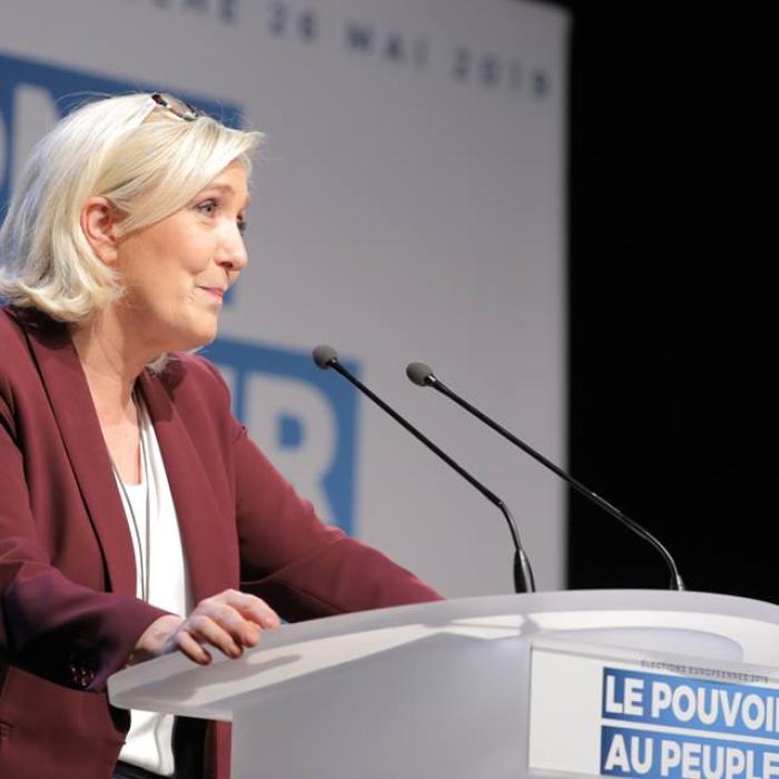 Marine Le Pen critică aducerea pakistanezilor în România: "Ne ducem în cap"