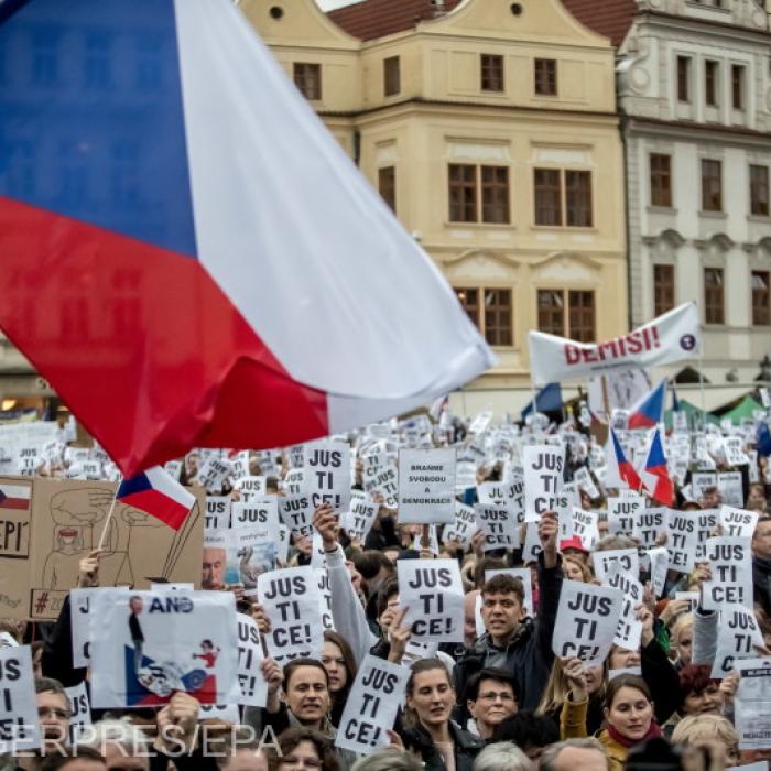 Cehia. MII de oameni au PROTESTAT din nou împotriva ministrului Justiției. "Ruşine! Ruşine!"
