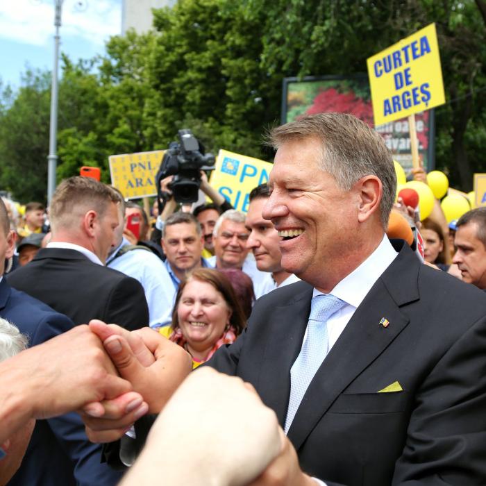 Iohannis:Vă chem eu, președintele României, la vot la referendum. Eliberați România! 