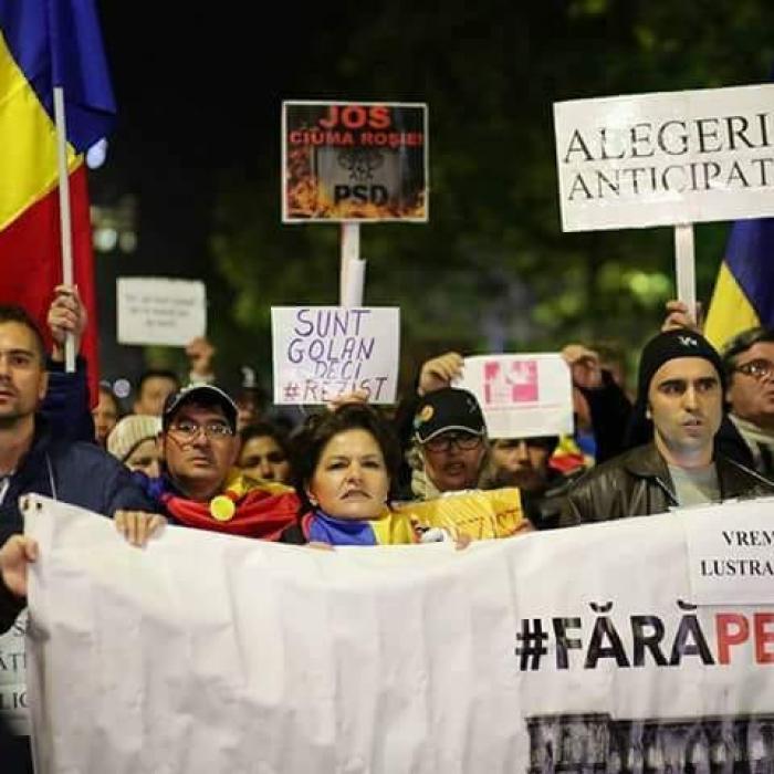 PROTESTATARUL surdo-mut, amendat pe motiv că a scandat lozinci anti-PSD, a CÂȘTIGAT procesul cu Jandarmeria