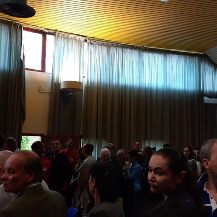 Aglomeraţie sufocantă în secţia de votare din Rimini, Italia