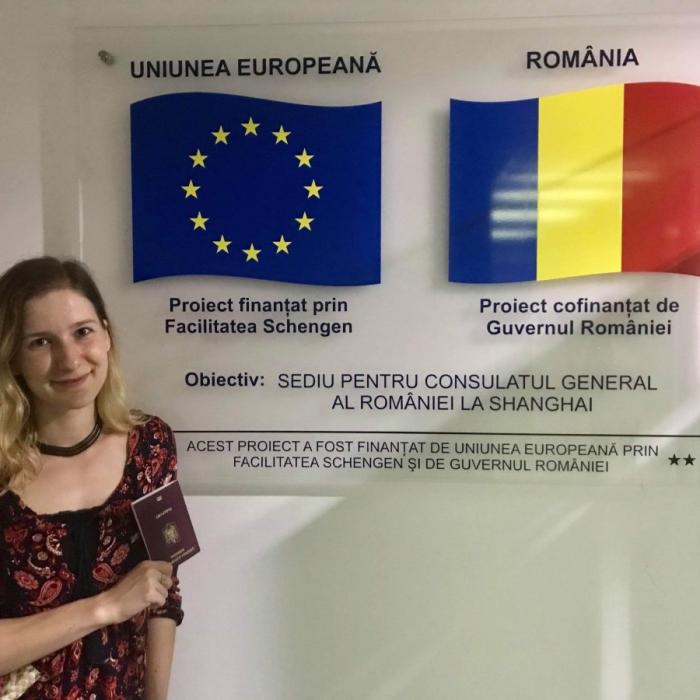 Povestea Adelinei, o studentă care a călătorit 300 de kilometri prin China pentru a merge la vot