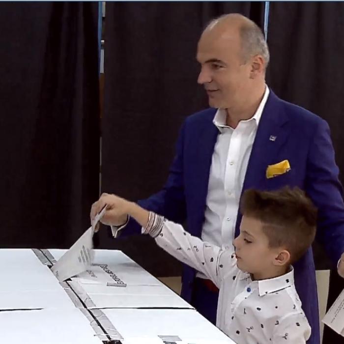 Rareș Bogdan: PNL solicită demisia lui Meleșcanu, Carmen Dan, Dăncilă și depune plângere penală 