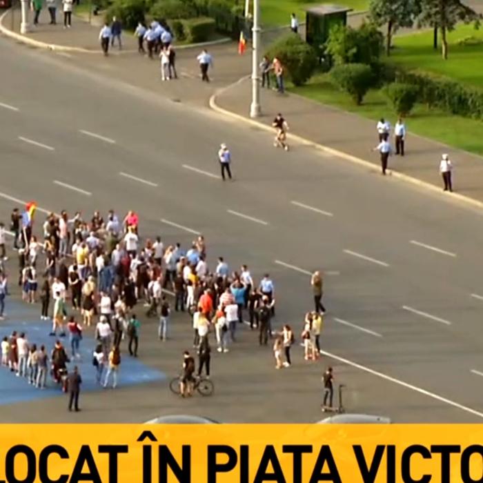 Românii au BLOCAT Piața Victoriei: Se celebrează CONDAMNAREA lui Dragnea și se cere DEMISIA Guvernului 