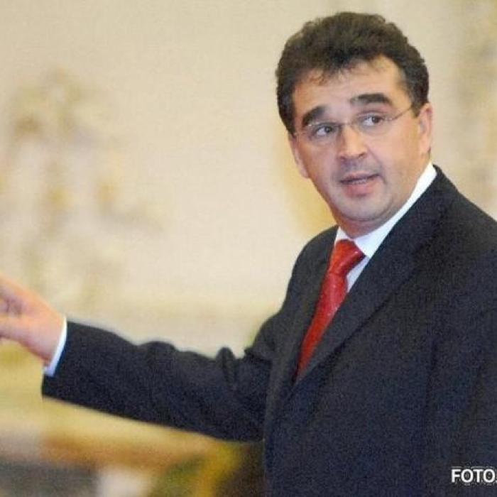 Oprişan, despre candidatura la prezidenţiale: "În raniţa fiecărui soldat poate să stea bastonul de mareşal"