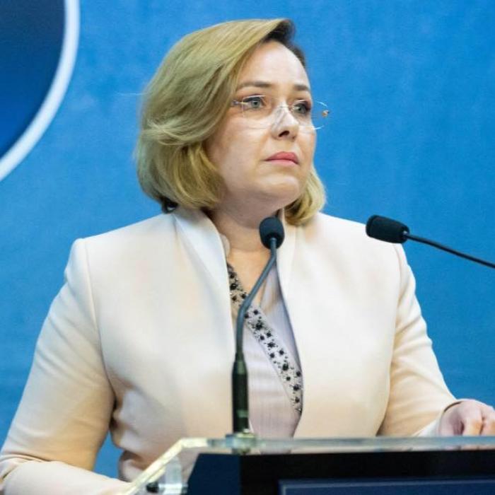Carmen Dan: "Oare trebuie să îmi dau DEMISIA?"