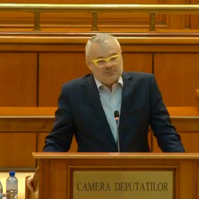 Moțiunea de cenzură citită în Parlament în prezența a doar... 80 de aleși | VIDEO