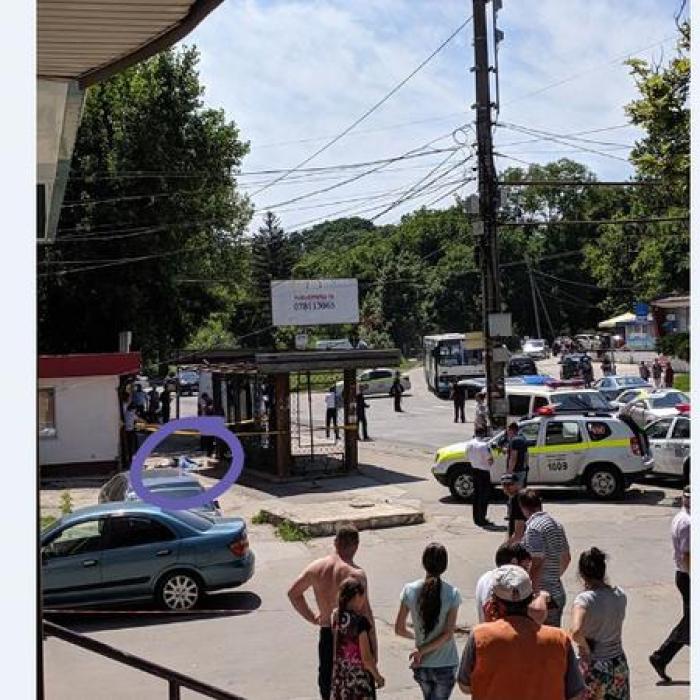 Tragedie în Chişinău. Un şofer de autobuz a intrat în oamenii care aşteptau în staţie