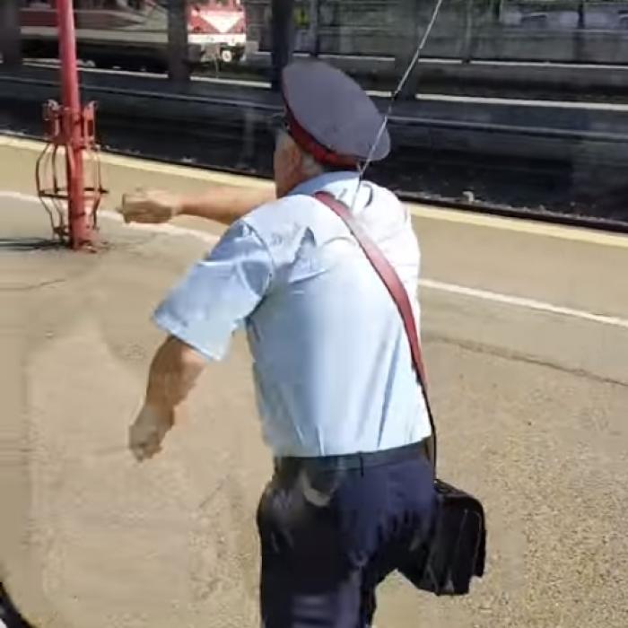 Nașul A PIERDUT trenul. Întâmplare demnă de filmele de COMEDIE (VIDEO)