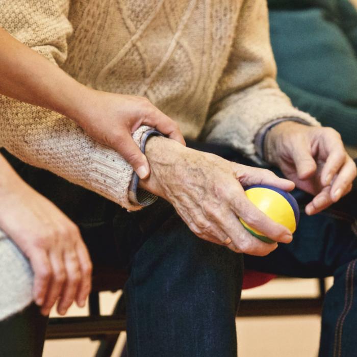 Italia. Badantă, trimisă în JUDECATĂ. S-a căsătorit pe ascuns cu un bătrân
