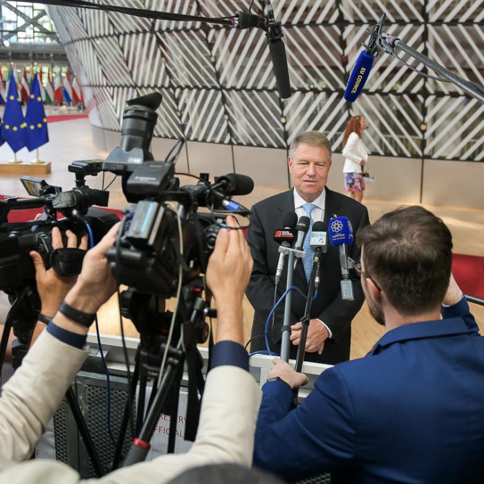 Bruxelles. Jurnalist străin, către Klaus Iohannis: "V-ați pregătit pijamalele și peria de dinți?"
