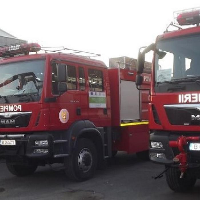 Incendiu PUTERNIC în Galați. Doi POMPIERI au ajuns în grija medicilor