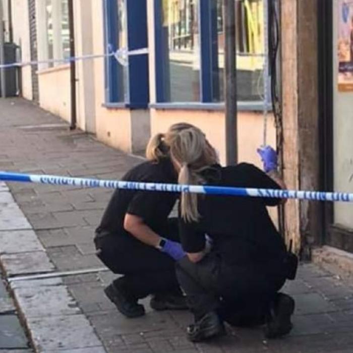 Marea Britanie. Un bebeluș ROMÂN a CĂZUT de la etaj. Mama a vrut să se ARUNCE după el: „NU SĂRI!!!”