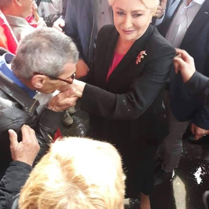 Congres PSD. Costin Georgescu: Viorica Dăncilă și-a făcut intrarea ca Elena Ceaușescu