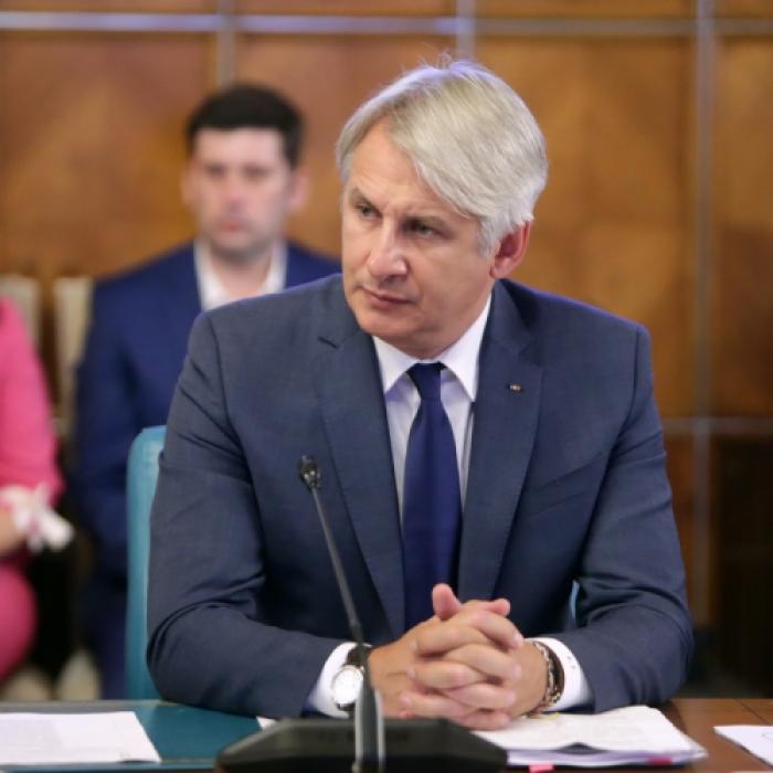 Reacție DURĂ după Congresul PSD: „În loc să fie demis pentru incompetență, Teodorovici, promovat președinte executiv al PSD”