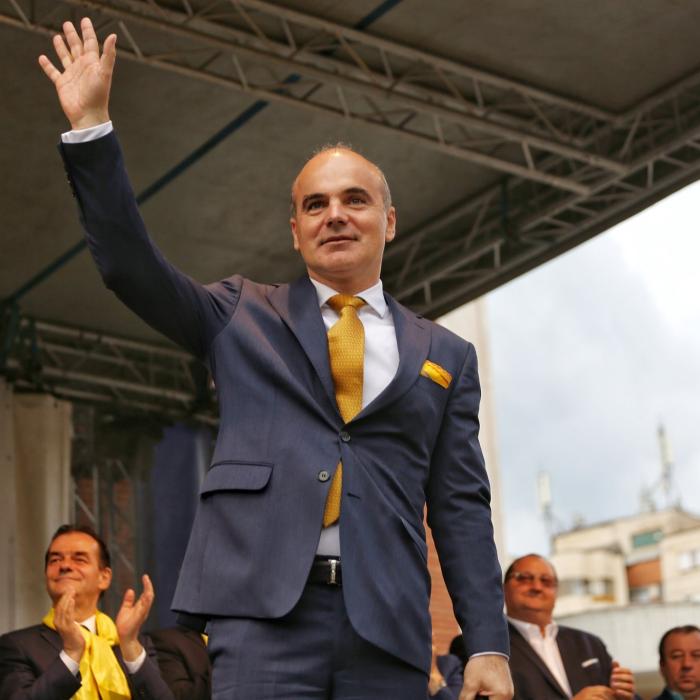 Scandal fără precedent cu Grecia. Producătorii români, obligați să RETRAGĂ 'iaurtul grecesc'. Rareș Bogdan, REVOLTAT: Pe cine protejează Petre Daea? 