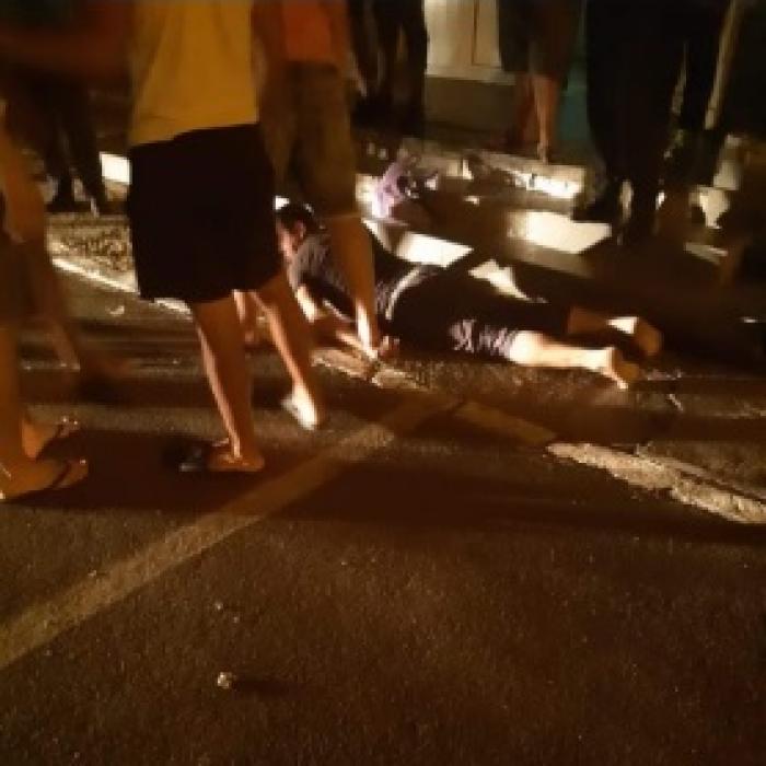 Femeie LOVITĂ și la un pas de a fi VIOLATĂ în stația de autobuz