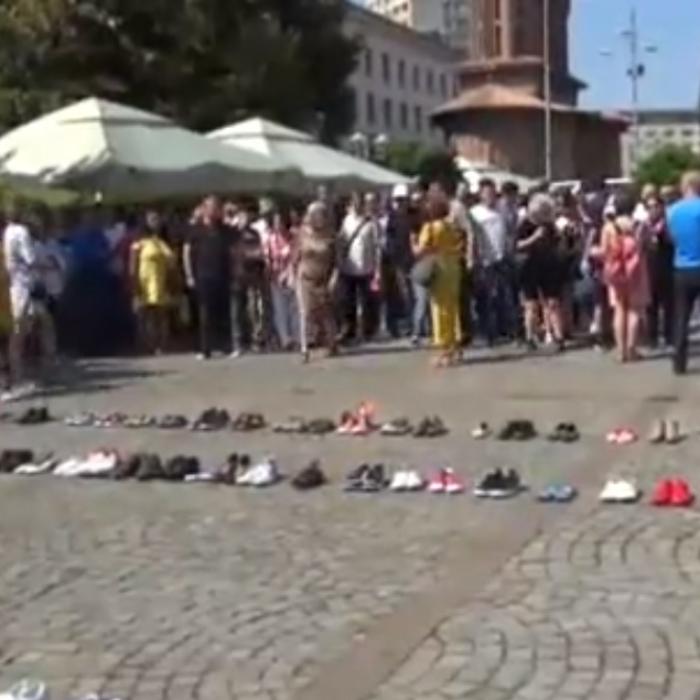VIDEO - PROTEST în faţa Ministerului de Interne, după aflarea rezultatelor de la INML