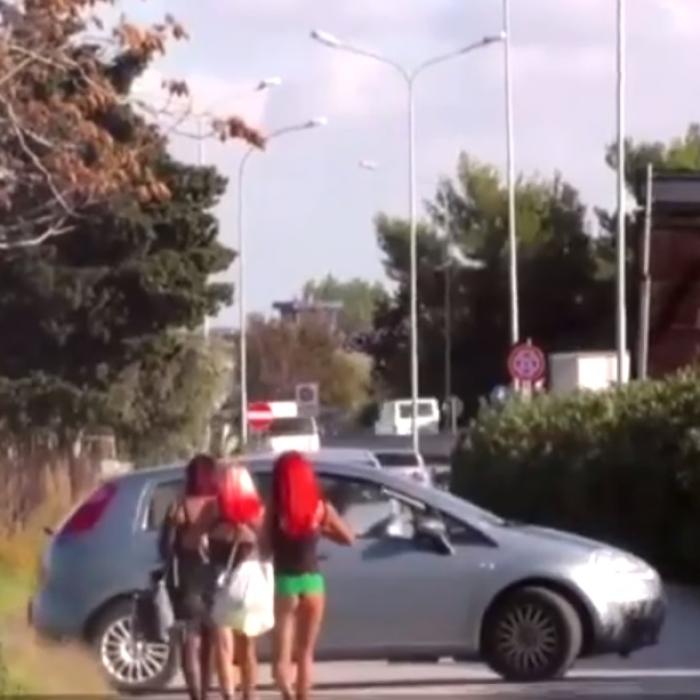 Italia. „Piețe de sex” cu ROMÂNCE în Bari. Pe urmele rețelei de trafic de carne vie și prostituție care ar fi coordonată de Dincă 