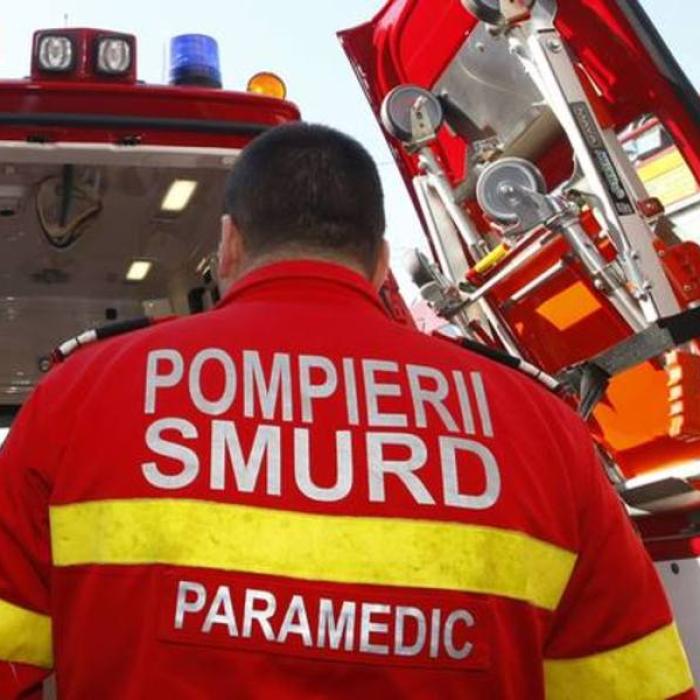 Plan ROȘU de intervenţie, după ce un MICROBUZ cu ROMÂNI s-a RĂSTURNAT pe câmp