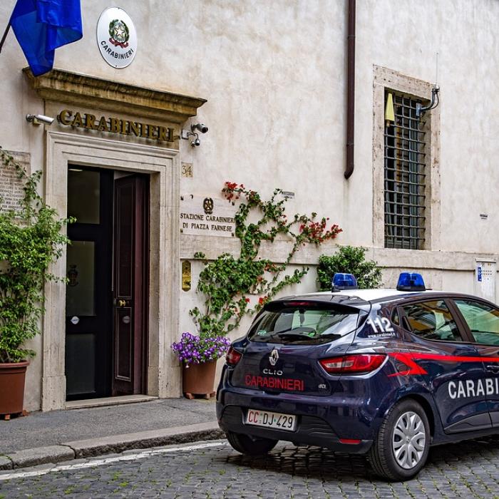 Italia: Un român a fost ARESTAT după ce și-a montat SIRENĂ de poliție pe mașina cu care SPĂRGEA locuințe