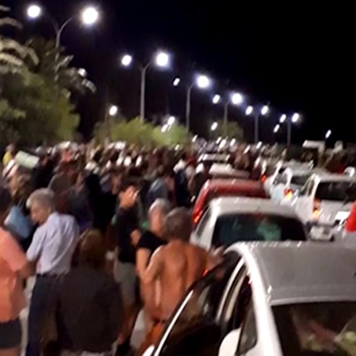 Situaţia alarmantă continuă în Grecia: Sute de turiști ROMÂNI, BLOCAȚI în continuare pe insula Samothraki