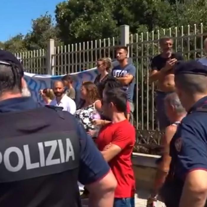 Italia: Proteste împotriva lui Salvini. Sute de italieni, în STRADĂ. VIDEO