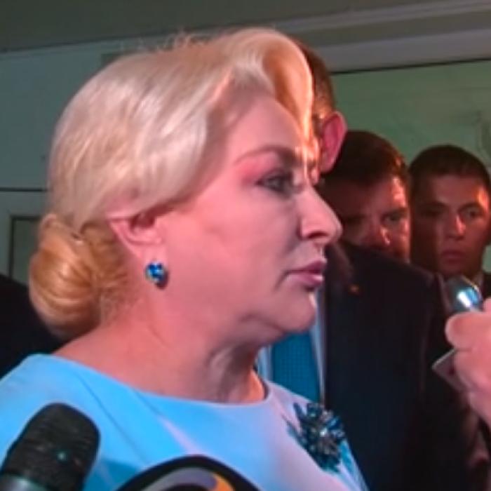 Ponta o IRONIZEAZĂ pe Dăncilă: Cred că postarea era scrisă de un consilier deoarece era fără GREȘELI de ortografie