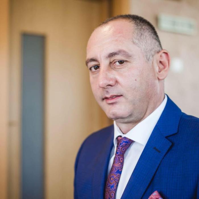 Primar PSD, JIGNIRE pentru românii din Diaspora: "GUNOAIE, slugi occidentale, spălători de BUDE în occident! Paraziți ! " Edilul: E de pe un cont fals, nu e al meu