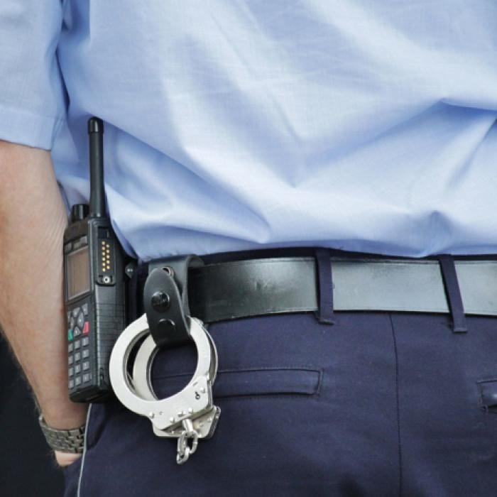 Scene ȘOCANTE, la Sibiu. Un polițist a VIOLAT două MINORE
