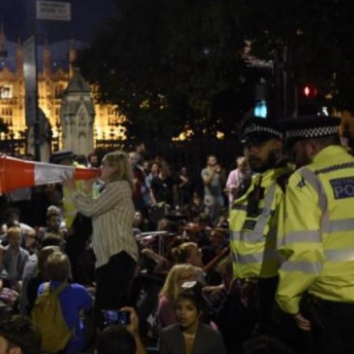 Londra. PROTESTE după ce Boris Johnson a SUSPENDAT activitatea Parlamentului: „Opriți LOVITURA de STAT!” 