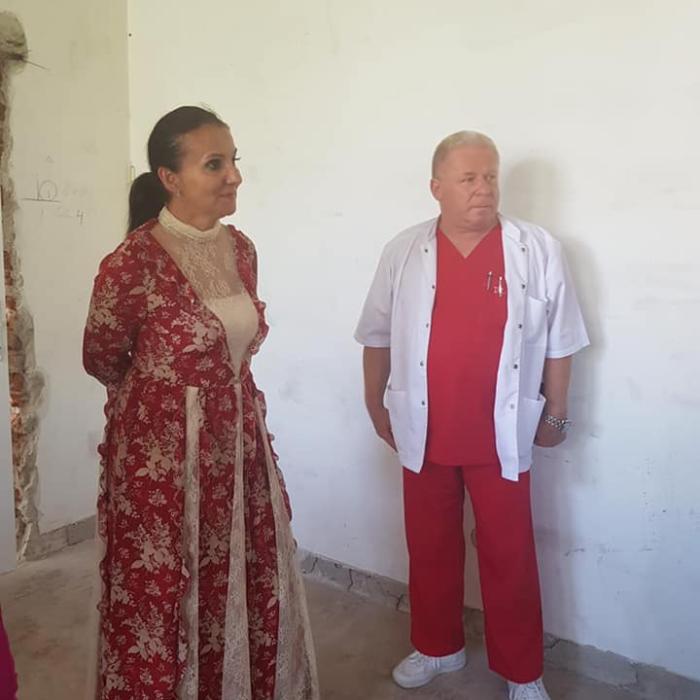 Sfidare. Sorina Pintea cu rochie de 2200 euro pe şantierul spitalului din Baia Mare 
