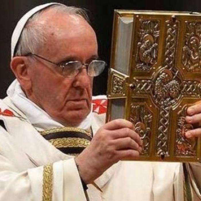 Scene INCREDIBILE la Vatican: Papa Francisc a rămas BLOCAT în lift