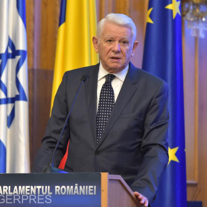 Meleșcanu refuză să retragă din cursa pentru șefia Senatului, așa cum i-a cerut Tăriceanu