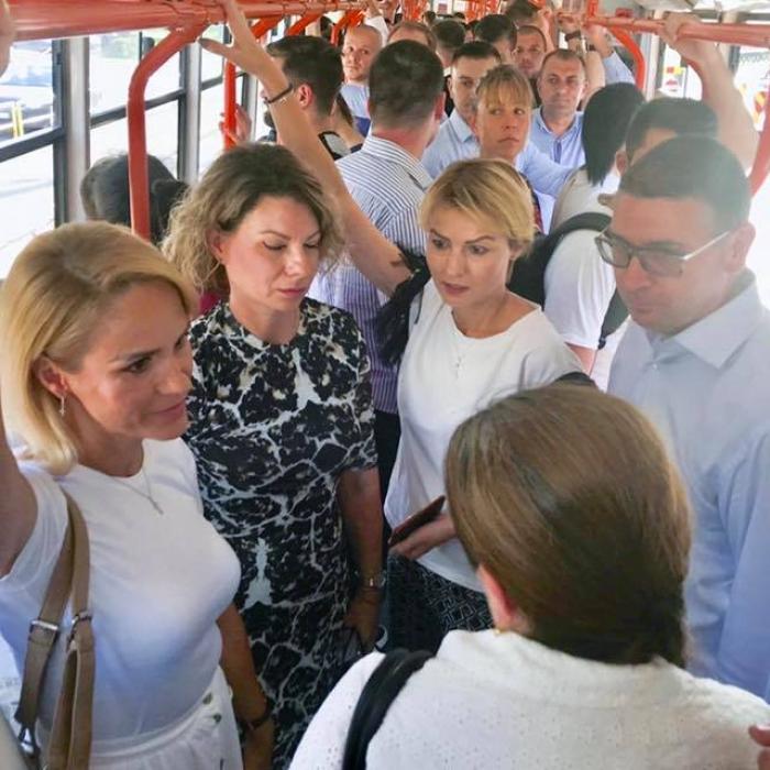GAFA zilei: Firea "se dă populară" dar merge cu tramvaiul înconjurată de polițiști | FOTO