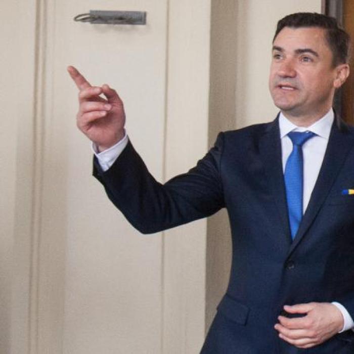 Cum se APĂRĂ Chirica după ce a primit critici privind declaraţia despre „congolezi” şi „sirieni” 